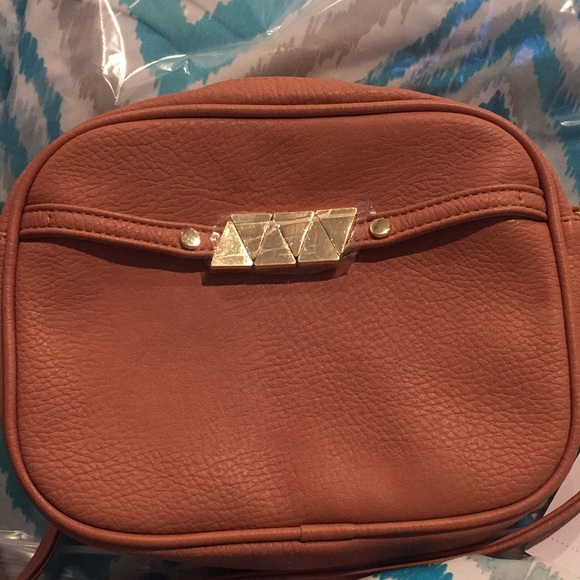 *CLOSEOUT* NWT BCBG Crossbody Purse - Picture 5 of 7